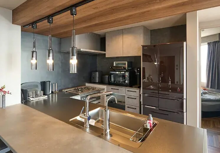 モダンなキッチンの室内空間