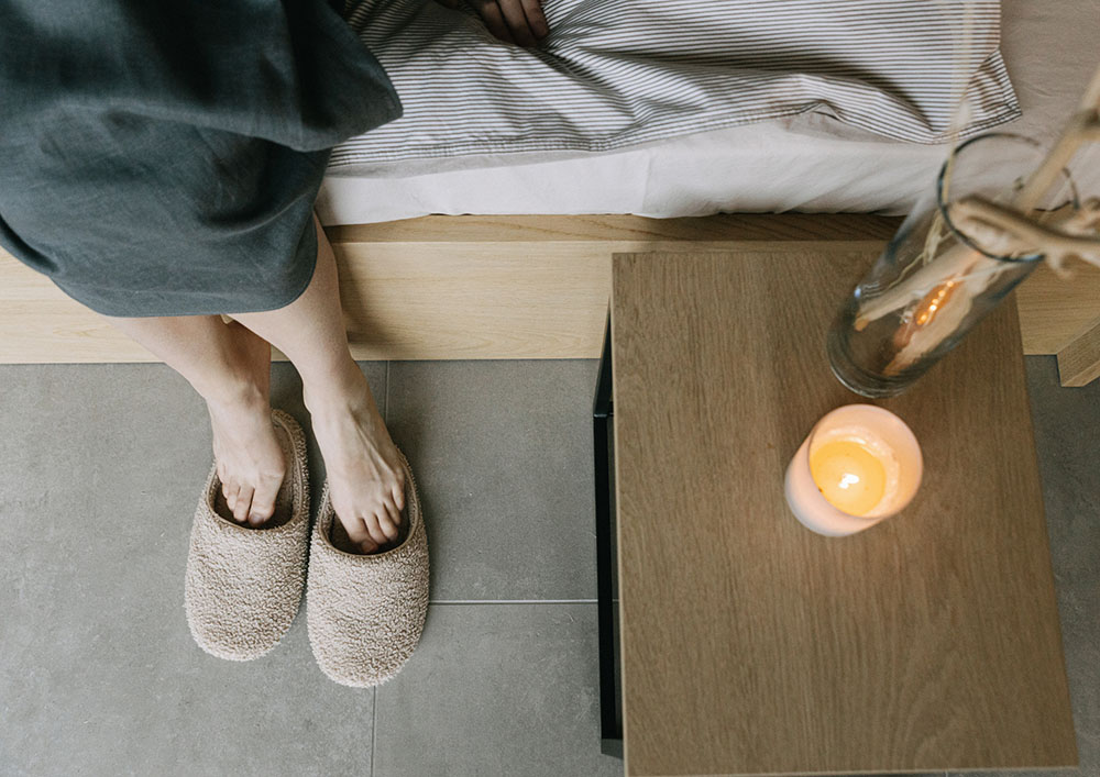 スリッパを履く